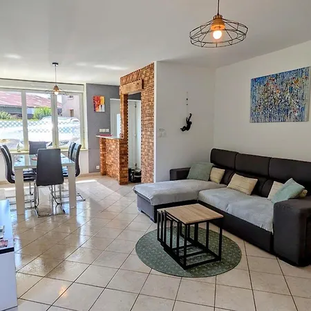 Vakantiehuis Maison Plain Pied Avec Jardin Clos A - Fr-1-585-137 Longchamps-sur-Aire