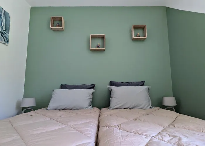 Maison Plain Pied Avec Jardin Clos A - Fr-1-585-137